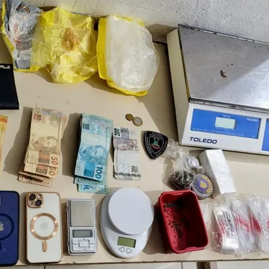 Homem é preso por tráfico de drogas e manutenção ilegal de aves silvestres