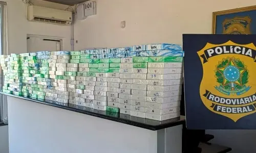 Carga com iPhones e relógios de luxo com destino a Balneário Camboriuí é apreendida na BR-101
