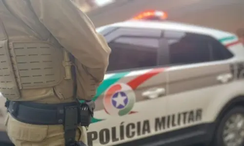 Homem é esfaqueado após discussão; suspeito se escondeu em caixa d'água