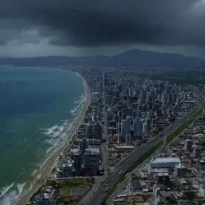 Chuva causa alagamentos e suspende aulas em unidades de Itapema