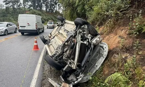 Homem de 33 anos é hospitalizado após acidente de carro na SC-108