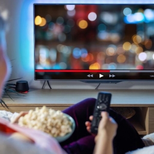 74% dos brasileiros jogam vídeo games e 72% assinam algum streaming