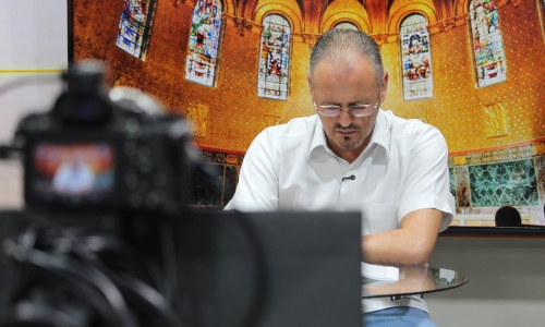 Assista a mensagem do Tarde de Fé desta terça-feira, 07 de abril, com Padre Elizandro Scarsi