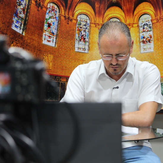 Assista a mensagem do Tarde de Fé desta terça-feira, 07 de abril, com Padre Elizandro Scarsi