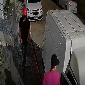 Fiorino registrada como furtada é encontrada com sinais de ligação direta