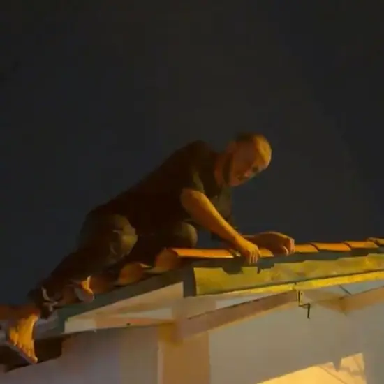 Bairro Universitário se une para conter invasor até a chegada da polícia