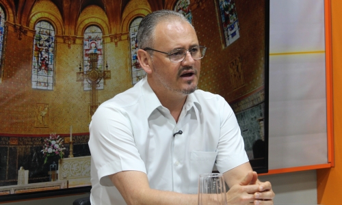 Mensagens de fé e oração com Padre Elizandro para sua quinta-feira, 09 de abril