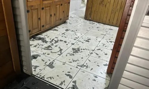 Restaurante é invadido e furtado em plena manhã; suspeito fugiu do local em bicicleta