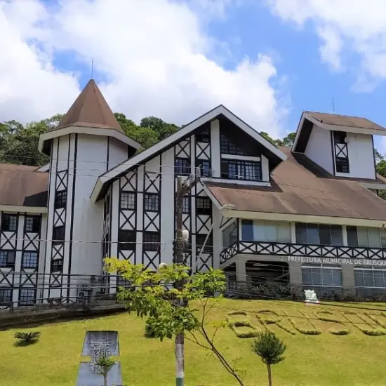 Duas adolescentes desaparecidas de abrigo em Brusque são encontradas; terceira segue sumida
