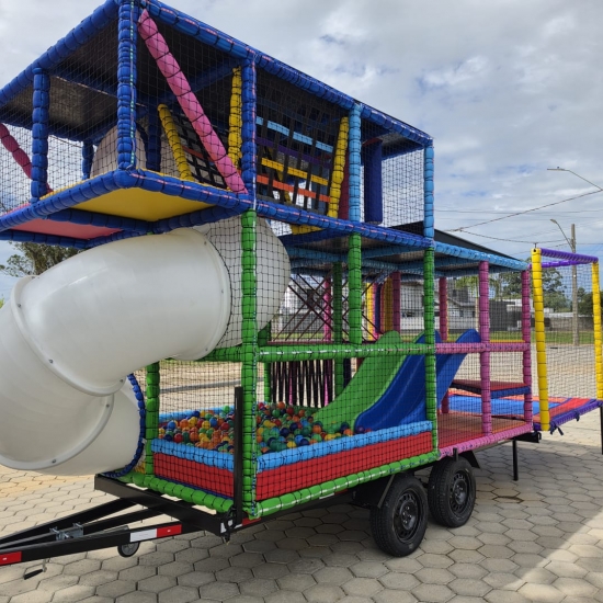 Carretinha da alegria chega a Tijucas e apresenta nova proposta de entretenimento infantil