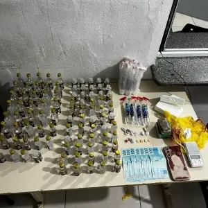 Operação policial resulta em prisão por tráfico e apreensão de mais de 100 frascos de lança-perfume
