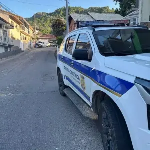 Demora no check-out leva à descoberta de casal morto em hospedagem por temporada