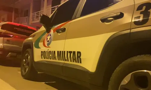 Comportamento evasivo e mandado ativo resultaram em prisão de suspeito