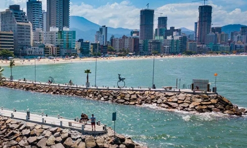 Quem visita a Costa Verde & Mar? Pesquisa traça o perfil do turista da região