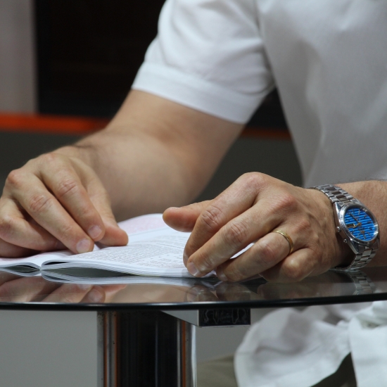 Assista a mensagem do Tarde de Fé desta sexta-feira, 17 de abril, com Padre Elizandro Scarsi