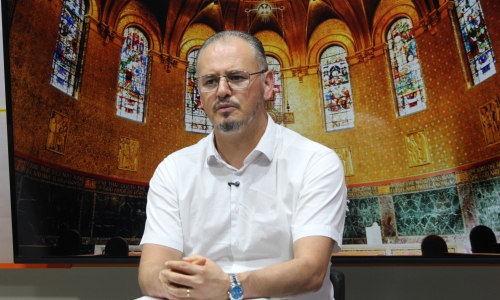 Mensagens de fé e oração com Padre Elizandro para sua segunda-feira, 20 de abril