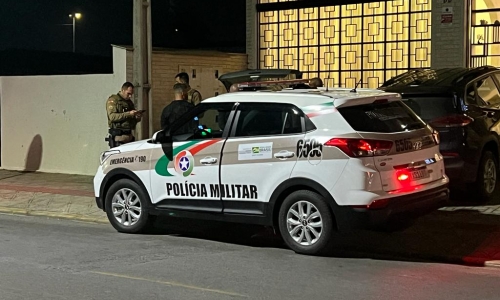 Botão do pânico é acionado após ex-marido danificar portão de mulher protegida por medida judicial