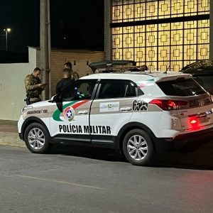 Botão do pânico é acionado após ex-marido danificar portão de mulher protegida por medida judicial