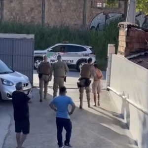 Perseguição Intermunicipal: suspeitos colidem carro, tentam fugir a pé e são presos