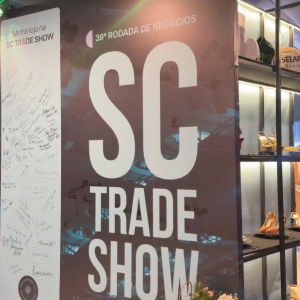 Feira abre temporada do setor calçadista com foco em negócios e tendências da moda para 2026-2027