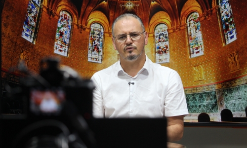 Padre Elizandro conduz o Tarde de fé para sua Quinta-feira, 23 de abril