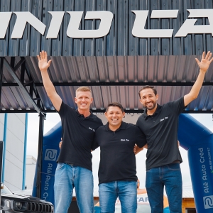 TEM FOTOS NO AR | Dino Car Veículos inaugura espaço multimarcas e amplia opções no setor automotivo em Tijucas
