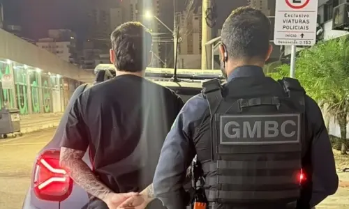 Colisão na madrugada termina em prisão por embriaguez ao volante