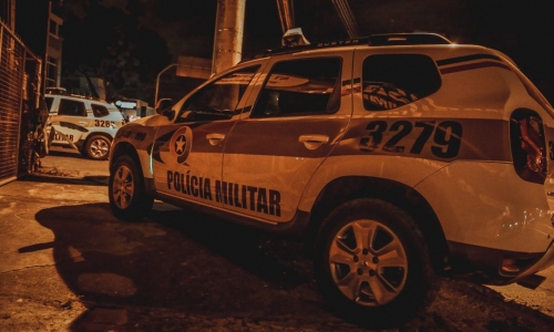 Mandado de prisão por lesão corporal leva PM a imóvel onde droga é encontrada