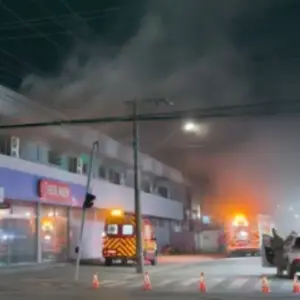 Incêndio atinge loja de móveis no centro de Tijucas