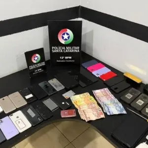 Reincidente é pego com mochila recheada de eletrônicos após arrombar loja