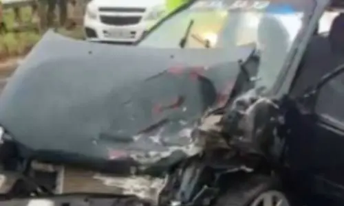 Acidente frontal na SC-410 fere três e bloqueia rodovia entre Canelinha e São João Batista