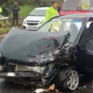 Acidente frontal na SC-410 fere três e bloqueia rodovia entre Canelinha e São João Batista