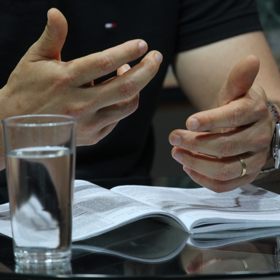 Padre Elizandro compartilha mensagens de fé que inspiram a sua quarta-feira, 29 de abril