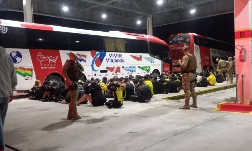 Torcedores do Peñarol causam confusão e furtam posto de Tijucas; 3 ônibus seguiam em direção à São Paulo