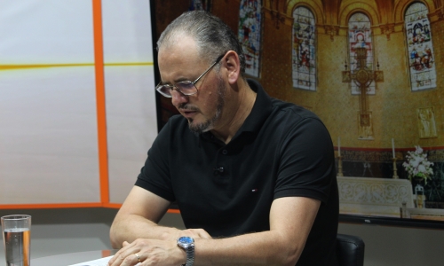 Padre Elizandro conduz o Tarde de fé para sua Sexta-feira, 01 de Maio