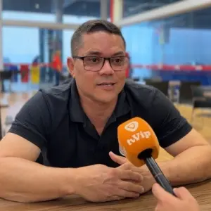 CONFIRA | O garçom que transformou atendimento em experiência