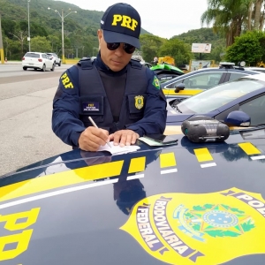 Operação registra mais de 2 mil infrações e quase 90 acidentes nas rodovias federais de Santa Catarina