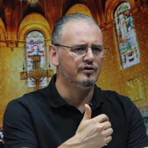 TARDE DE FÉ | Ouça a mensagem de esperança desta segunda-feira 04 de Maio, com Padre Elizandro Scarsi