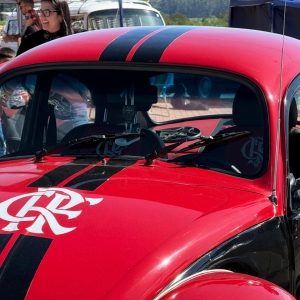 ASSISTA ▶️ | Torcedor transforma Fusca em homenagem ao Flamengo