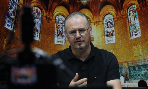Padre Elizandro Scarsi conduz inspirador momento de fé e bênção nesta quarta-feira, 06  de Maio