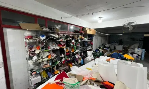 Carga de roupas de marcas de luxo falsificadas são apreendidas em operação