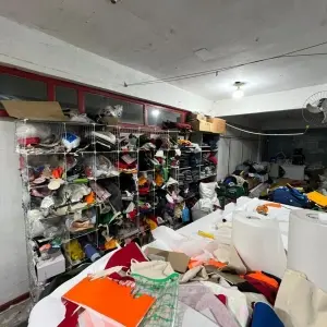 Carga de roupas de marcas de luxo falsificadas são apreendidas em operação