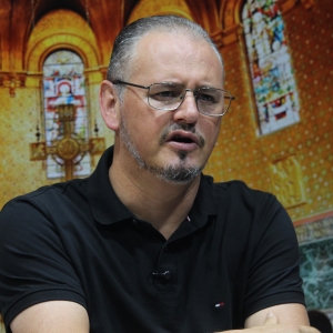 Padre Elizandro Scarsi encerra a semana com bênçãos e mensagem de esperança nesta sexta-feira, 08 de Maio