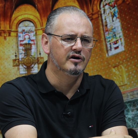 Padre Elizandro Scarsi encerra a semana com bênçãos e mensagem de esperança nesta sexta-feira, 08 de Maio