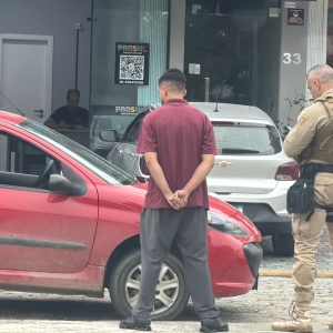 Veículo em estado de conservação inadequado é recolhido ao pátio após abordagem policial