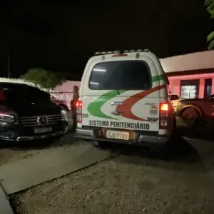 Suspeito de homicídio com mandado ativo é detido após denúncia 