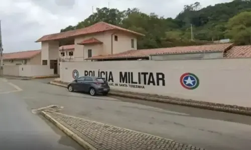 Homem vai ao quartel reclamar de viatura em frente à residência termina preso