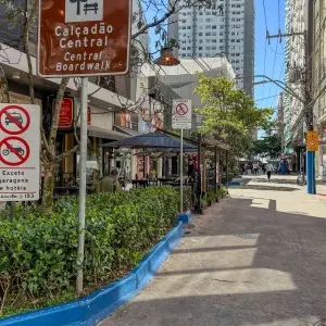 Proibição de autopropelidos no calçadão de BC já resultou em 71 unidades apreendidas