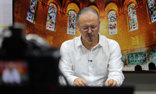 Mensagens de fé e oração com Padre Elizandro para sua terça-feira, 13 de maio
