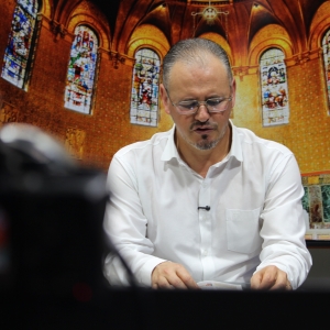 Mensagens de fé e oração com Padre Elizandro para sua terça-feira, 13 de maio